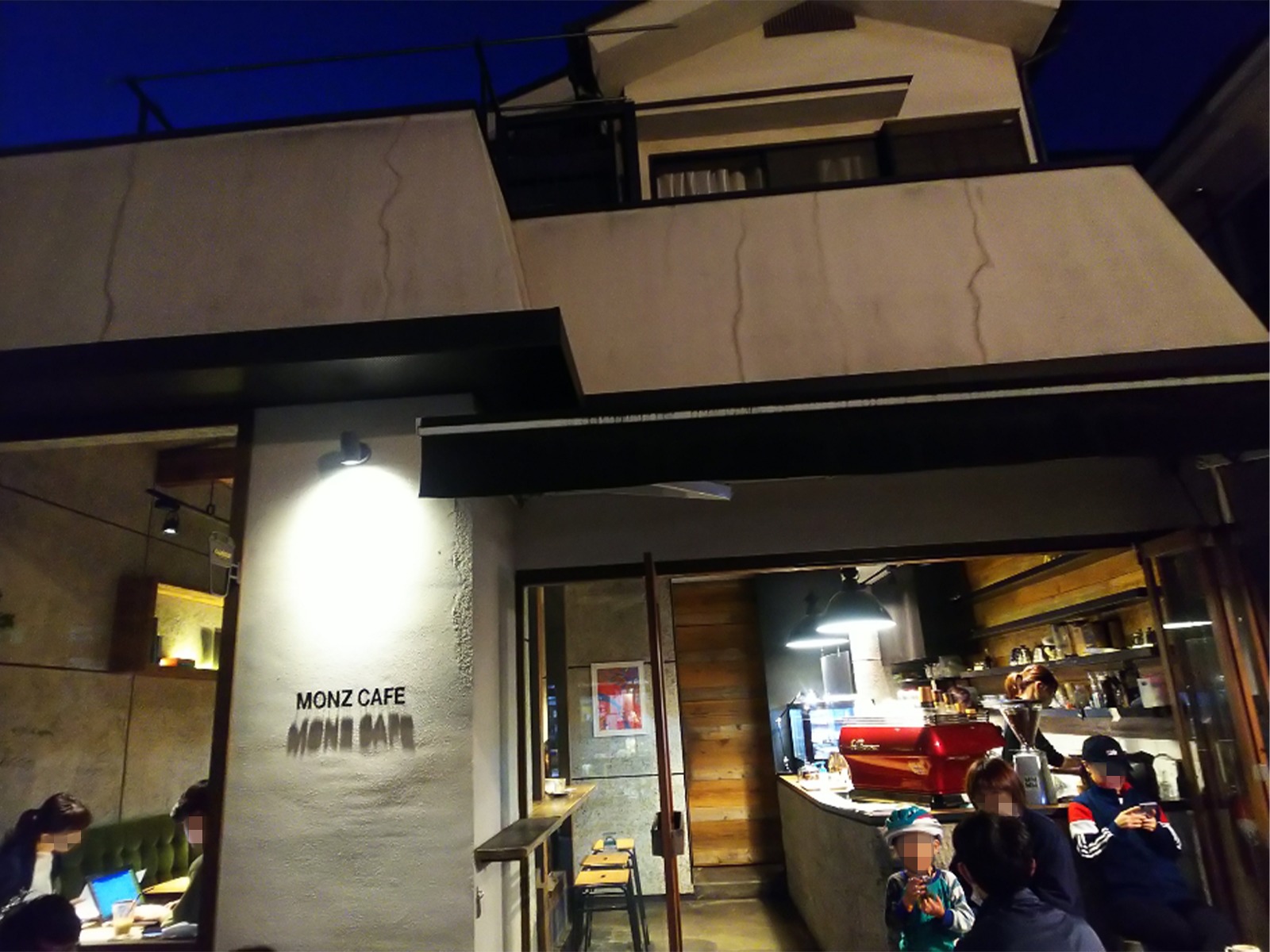 MONZ CAFE〜門前仲町・深川不動尊の参道沿いにある周りの雰囲気にとても馴染んだお洒落なお店〜のアイキャッチ画像