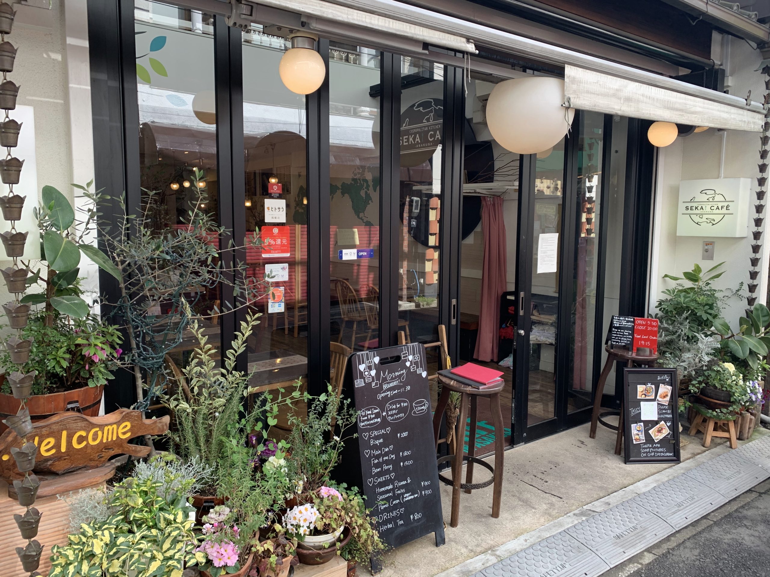 浅草の穴場カフェ「SEKAI CAFE ASAKUSA」で心も体もリフレッシュのアイキャッチ画像