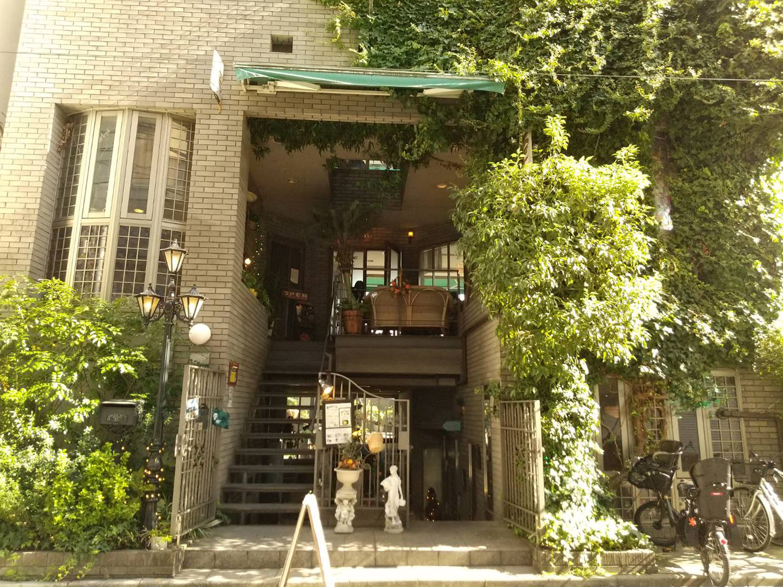隅田川が一望できるリバーサイドカフェ「カフェ ムルソー」のアイキャッチ画像