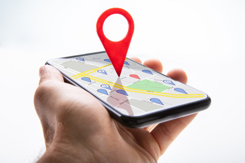 iPhoneで現在地を共有する方法【LINE・ Google Maps】のアイキャッチ画像